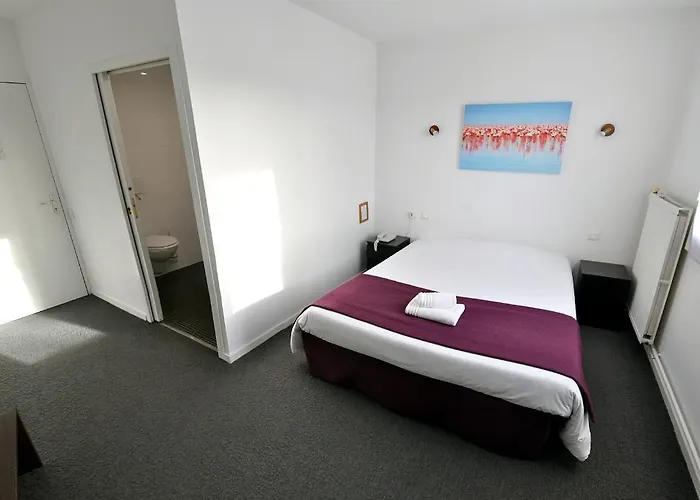 Hotell Logis Restaurant La Haute Foret 3*