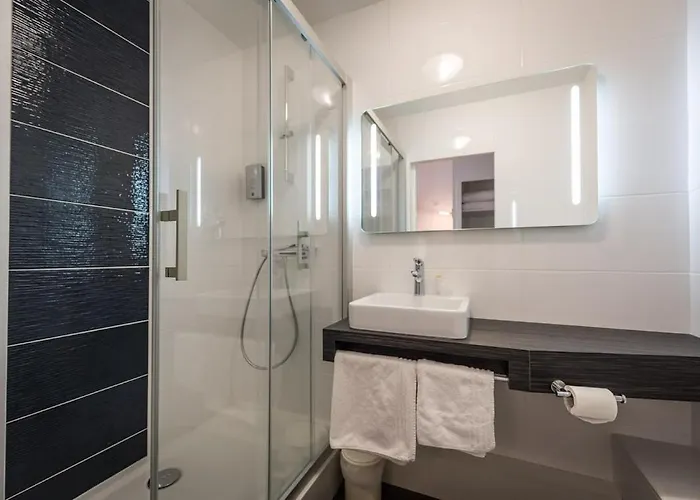 Hotell Logis Restaurant La Haute Foret